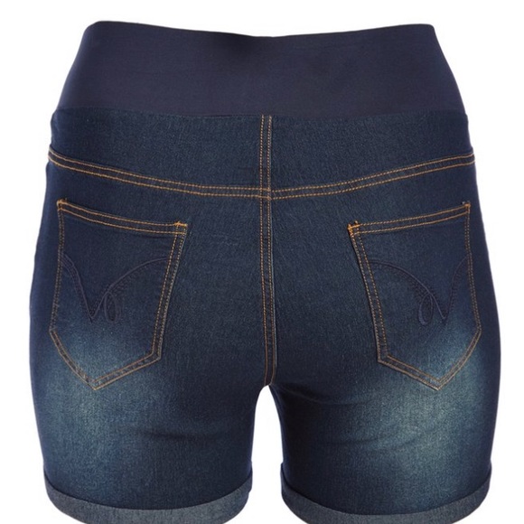 NWT maternity shorts - size Medium - Dark wash - Picture 2 of 3